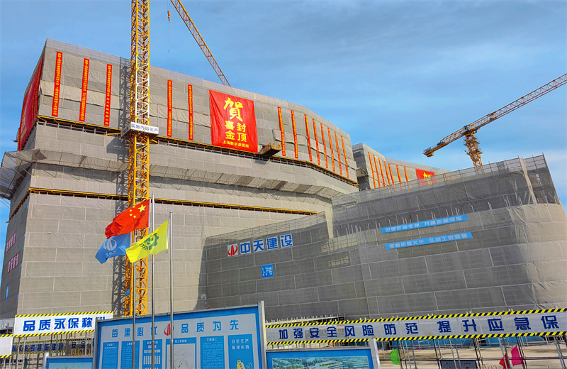 2024年10月30日，尊龙凯时三建上海新华泰医院项目主体封顶。